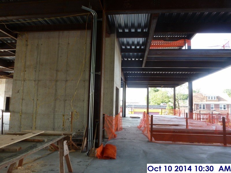 Installed electrical conduit at the steel column Facing West (800x600)